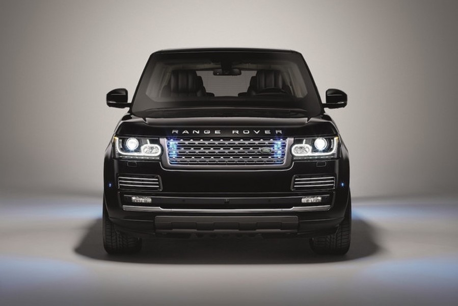 Mẫu  xe chống đạn Range Rover Sentinel này là phiên bản đầu tiên của hãng xe sang Anh quốc, được bộ phận "hàng thửa" Land Rover Special Vehicle Operations (SVO) chế tạo. Xe được phát triển dựa trên phiên bản cao cấp nhất của Range Rover là Autobiography.